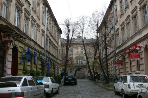Вул. Куліша, 23-25 – кінотеатр (не існує)