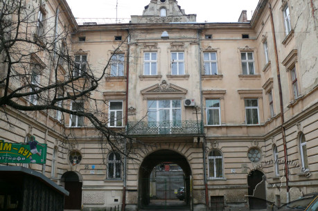 Вул. Куліша, 23-25. Місце колишнього театру "Колізей"