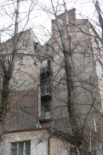 Квартал між вул. Коперника, пл. Міцкевича, вул. Ліста та вул. Вороного. Руїни пасажу Міколяша.