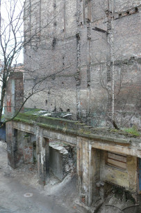 Квартал між вул. Коперника, пл. Міцкевича, вул. Ліста та вул. Вороного. Руїни пасажу Міколяша.