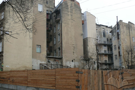 Вул. Хмельницького, 11. Тильна частина будинку (вигляд з вул. Сянської)