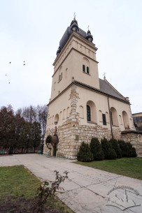 Vul. Khmelnytskoho, 77.