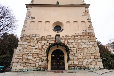 Vul. Khmelnytskoho, 77.