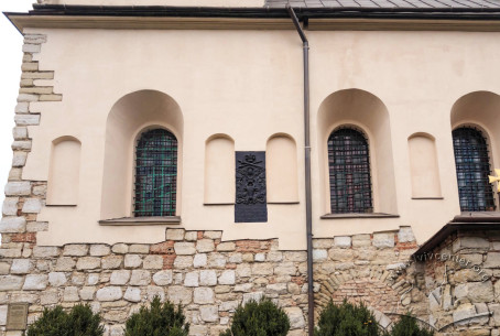 Vul. Khmelnytskoho, 77. A part of the southern facade. There is a plaque with coat-of-arms of the Moldavian principality between windows