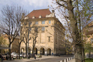 Pl. Danyła Halyckiego, 1 – dawny kinoteatr "Sztuka", "Bałtyk", "Kosmos", "Komsomolec"