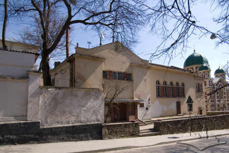 Вул. Короленка, 1а. Вигляд будинку з вулиці Лисенка