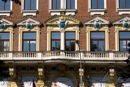 Просп. Свободи, 27. Фасад у рівні ІІ-го поверху