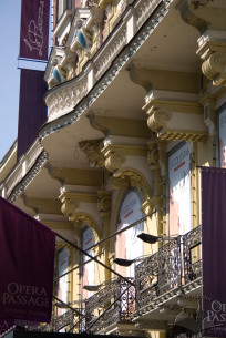 Просп. Свободи, 27. Балкони ІІ-го і ІІІ-го поверхів