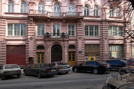 Вул. Січових стрільців, 11. Фрагмент головного фасаду