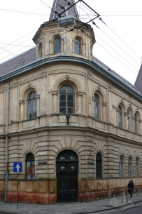 вул. Дж. Дудаєва, 8 (2012). Тут у будинку товариства "Сокіл-Матір" знаходився кінотеатр "Сокола-Матері".