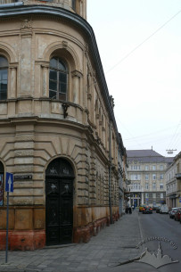 вул. Дж. Дудаєва, 8 (2012). Тут у будинку товариства "Сокіл-Матір" знаходився кінотеатр "Сокола-Матері".