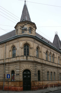 вул. Дж. Дудаєва, 8 (2012). Тут у будинку товариства "Сокіл-Матір" знаходився кінотеатр "Сокола-Матері".