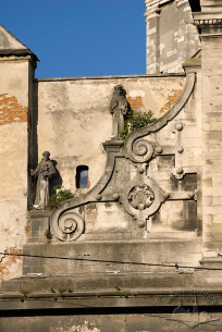 Pl. Soborna, 3. Detail of the attic