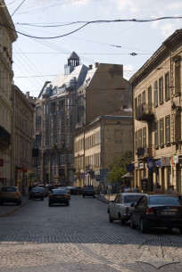 Vul. Hnatiuka, 20-22. A view from the intersection of vul. Hnatiuka and vul. Sichovysk Striltsiv