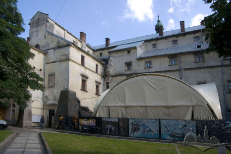 Pl. Soborna, 3. A view from Valova str.