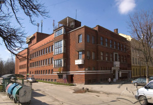 Вул. Кушевича, 1 – міський палац культури імені Гната Хоткевича