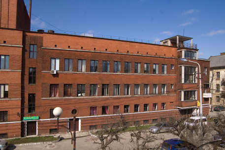 Vul. Kushevycha, 1. Part of the southern facade: the original part built in 1930s