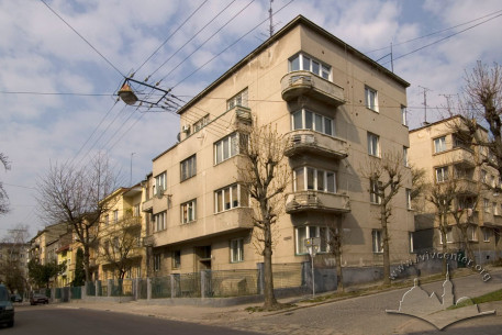 Вул. Котляревського, 40. Вигляд будинку зі сходу
