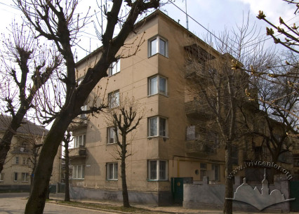 Вул. Котляревського, 40. Вигляд з вул. Захарієвича
