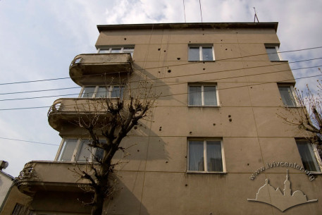 Вул. Котляревського, 40. Бічний (північно-східний) фасад
