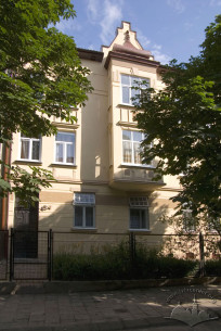 Вул. Котляревського, 45. Головний фасад (фрагмент)