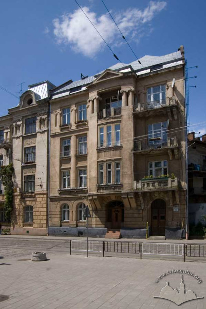 Вул. Генерала Чупринки, 4 – житловий будинок