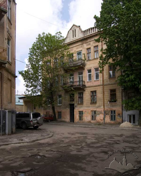 Вул. Здоров’я, 14 – житловий будинок