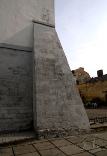 Vul. Vicheva, 2. One of the buttresses of the building
