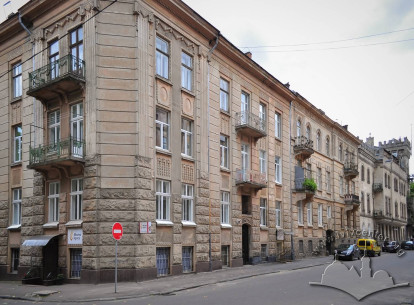 Вул. Левинського, будинки №№1, 3, та вул. Чупринки, 52