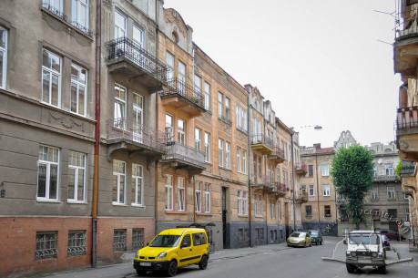 Вул. Левинського, вид у бік вул. Здоров'я. У центрі фото – будинок №4