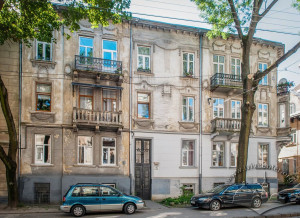 Вул. Генерала Чупринки, 15 – житловий будинок