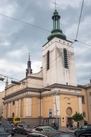 Пл. Митна, 2 – колишній костел монастиря Кларисок