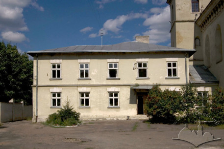 Vul. Kopernika, 27. The building adjoining the church on the northwest, a former hospital