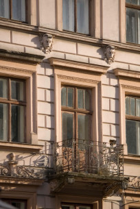 Пл. Ринок, 12. Вид на один з балконів ІІІ-го поверху