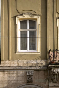 Пл. Ринок, 19. Вікно ІІ-го поверху