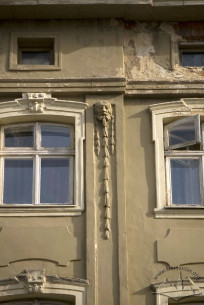 Пл. Ринок, 19. Фрагмент фасаду в рівні IV-го поверху