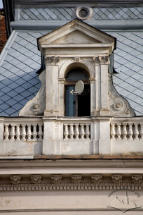 Vul. Halytska, 1. Neo-baroque attic/lucarne