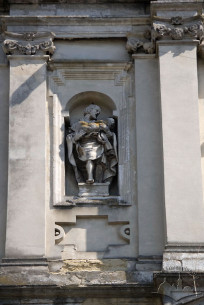 Vul. Vynnychenka, 30a. A niche on the principal facade