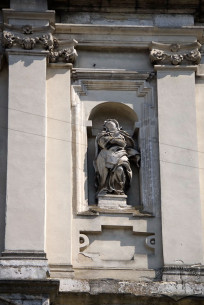 Vul. Vynnychenka, 30a. A niche on the principal facade