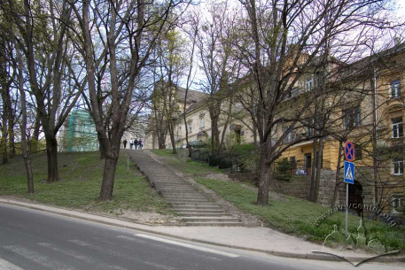 Vul. Vynnychenka, buildings #28, 30, 30a. View from the south.