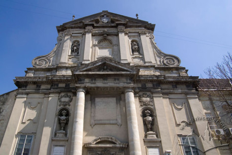Vul. Vynnychenka, 30a. A part of the church' sprincipal facade