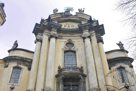 Pl. Muzeina, 3. Part of the principal facade of the church