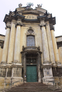 Pl. Muzeina, 3. Main entrance to the church