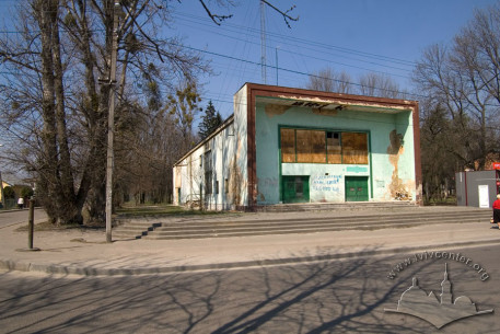 Вул. Повітряна, 20. Загальний вигляд будинку з південного заходу
