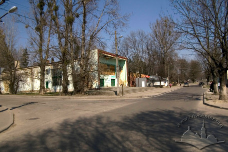 Вул. Повітряна, 20. Загальний вигляд будинку з південного заходу