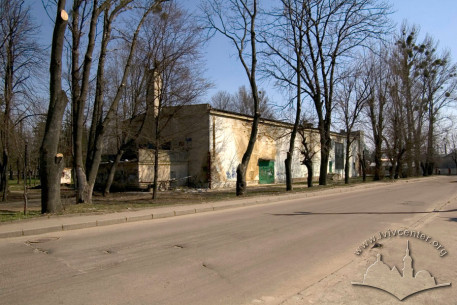 Вул. Повітряна, 20. Вигляд тильної частини будинку (вид з вул. Олесницького)