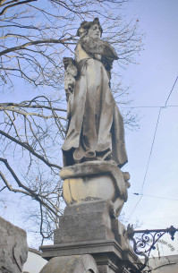 Vul. Lychakivska, 49a. The statue of Virgin Mary above the balustrade of the stairs