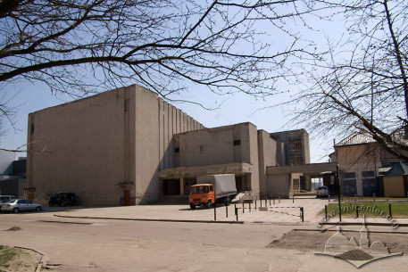 Prosp. Chervonoi Kalyny, 81. The rear part of the building