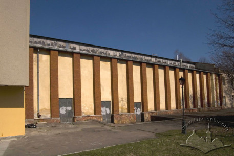 Вул. У. Самчука, 12. Фрагмент південного фасаду
