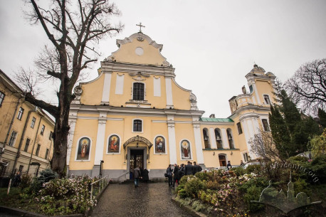 Vul. Hrushevskoho, 2.